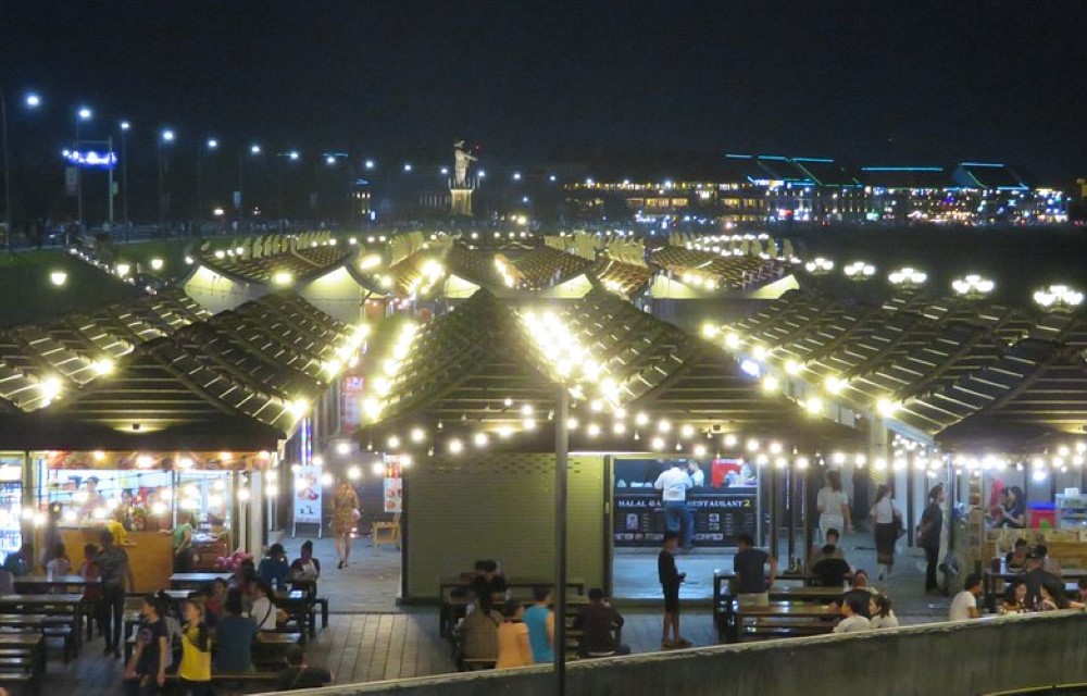 Vientiane Night Market (Mekong River)